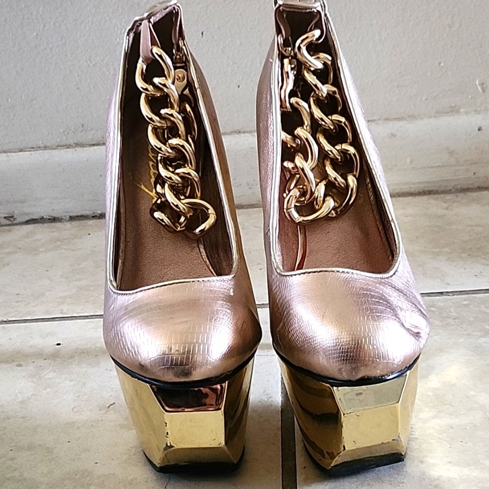 Gently used high heels by Privileged